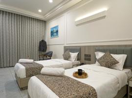The Grand Platinum Hotel, хотел в Ахмедабад