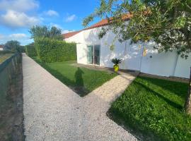 Aljezur Bordeira Houses 3 bedrooms 2 bathrooms with Condo Pool, hotel en Bordeira