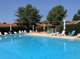 Les Genêts Studio & Piscine, hotel en Eugénie-les-Bains