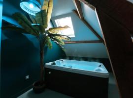 GJ Holiday Escapes - Suite maison Ralph - étage indépendant avec jacuzzi, Hotel in Colembert