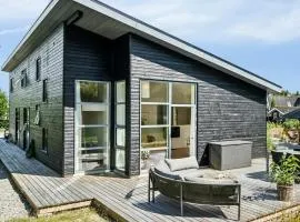 New Vacation Home By the beach