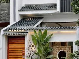 Danang 4Brs Luxury Villa with Jacuzzi & Sauna