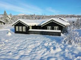 Family-Friendly Cabin With Stunning Outdoor Access: Beitost&oslash;l şehrinde bir spa k&uuml;vetli otel