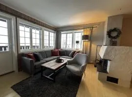 Modern 2-Bedroom Apartment In Ideal Location