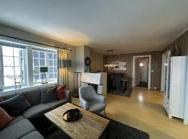 Modern 2-Bedroom Apartment In Ideal Location