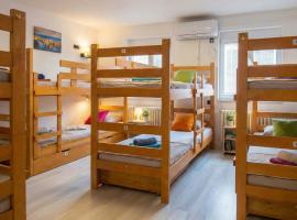 BGD Downtown Hostel, khách sạn ở Beograd