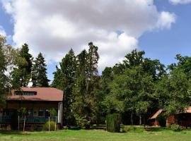 Csiszárhegyi Vadászház, Hotel in Karád
