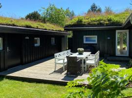 A Gem In The Woods Close To The North Sea, hotel di Rødhus
