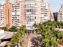 Atrium Studios by Xtay – Estúdios modernos, bem localizados e com ótimos restaurantes ao redor.