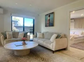 Hobart Luxury 3 - Bedroom Flat