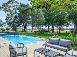 VILLA CALYPSO - Longère avec piscine vue mer, hotel i Noyalo