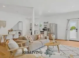 Peaceful 2BR 1BA Holiday Guest House with Hot Tub