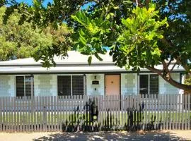 Berechiah Cottage - Stroll to Cafés & Coast