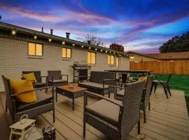 Upscale 3BR 2BA Cozy Holiday Home with Pool & Grill