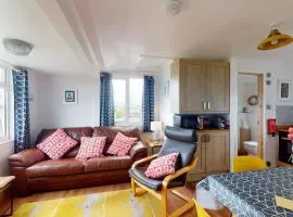 E08 Boness E8, Riviere Towans