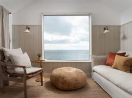Cosy Beach House on the Seafront Porthleven, hotel di Porthleven