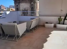 Penthouse with sunny Terrace by Cathedral