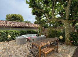 Maison au coeur de Guéthary, khách sạn ở Guéthary