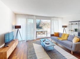 Relax and Recharge By The Lake! Modern Morges Apartments, AP26, hotel em Morges