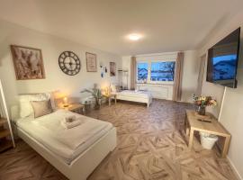 Töging am Inn에 위치한 호텔 C4S - COME4STAY - Töging - InnStay - 3 Zi Apartment in Töging - 7Personen - Küche - Badezimmer - Balkon - SmartTV - WLAN