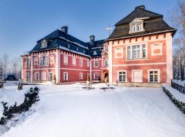 Pałac Spiż Miłk&oacute;w koło Karpacza، فندق بوتيكي في كارباش