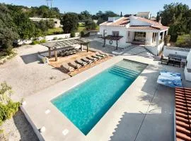 Lovely Vacation Villa In Loulé