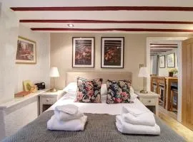 Central Two Bed Cottage on Watergate Street