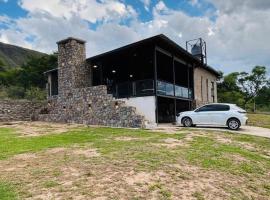 Casa de campo en El Rodeo, hotelli kohteessa El Rodeo