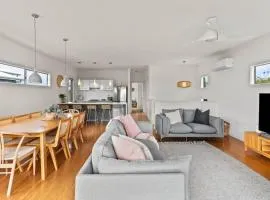 Salty Breeze - Central Family Getaway by the Sea