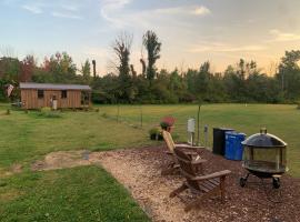 Campsite Retreat with hostel cabin, hotel en Brocton