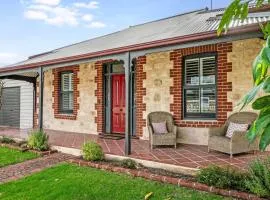 Red Door Cottage - Heritage Warmth by the Sea