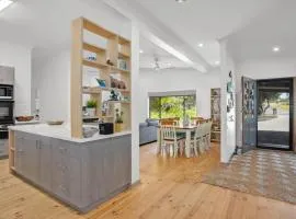 The Burrow - Pet-friendly Haven near Middleton Beach