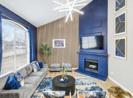 Luxury Living w Backyard Pool Oasis 5BD 3BA โรงแรมในMidlothian