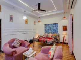 The Family Courtyard Inn Near Lucknow University & Vishwavidyalaya Metro Station Lucknow