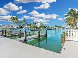 Canalfront 3BR Home, Private Dock, Cabanna Club Access Included