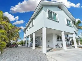 Canalfront 3BR Home, Private Dock, Boat Ramp & Large Deck in Key Colony Beach