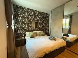 Airport Accommodation Bedroom with your own private Bathroom Self Check In and Self Check Out Air-condition Included