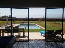 Villa Chocolat Marrakech, hotel i El Aïn