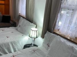 Clayburn Spacious Twin Bed Large Room, hotel em Basildon