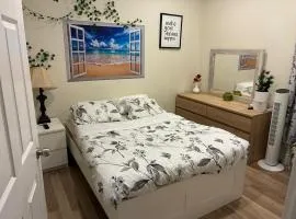 Private Hot Tub Retreat, Walk to Caesars, Waterfront & Downtown!