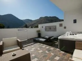 Stergios Suite with Private Jacuzzi