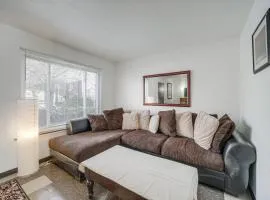 Red Line to Downtown! Inviting Home in Cleveland