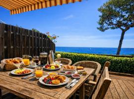 Villa Cannes I Deluxe Seafront - Sea View - Garden & Terrace -Prime Location-, Hotel in Cannes