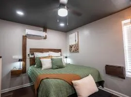 BOHO-MOD STUDIO APARTMENTs