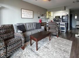 Inviting Branson West Condo with Pool Access, hotel i Branson West