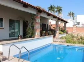 Private HEATED Pool - Lake View House - Golf Club