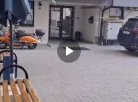 Apartament 2 camere Bragadiru 3 paturi peste drum de McDonald's parcare gratuita