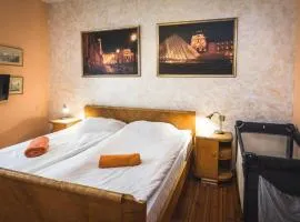 Nice Classical apartments on Alberta St FREE locked parkings