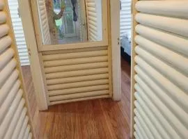 Chalé alpino em canela rs todo mobiliado com cozinha lareira split Wi-Fi 2 quartos perto do centro