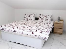 Gostišče cimi – hotel w mieście Kozina